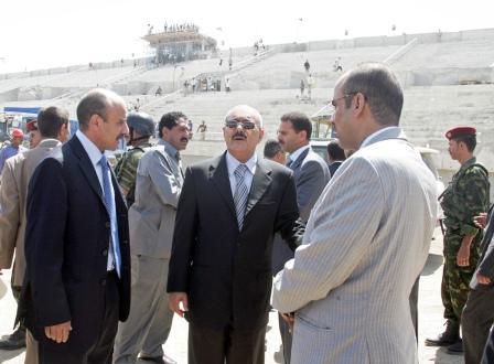 .. ولدى تفقده سير العمل في ملعب الوحدة بزنجبار أمس